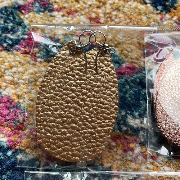 Metallic Leather Teardrop Earrings NIP set of 4 - Picture 2 of 5
